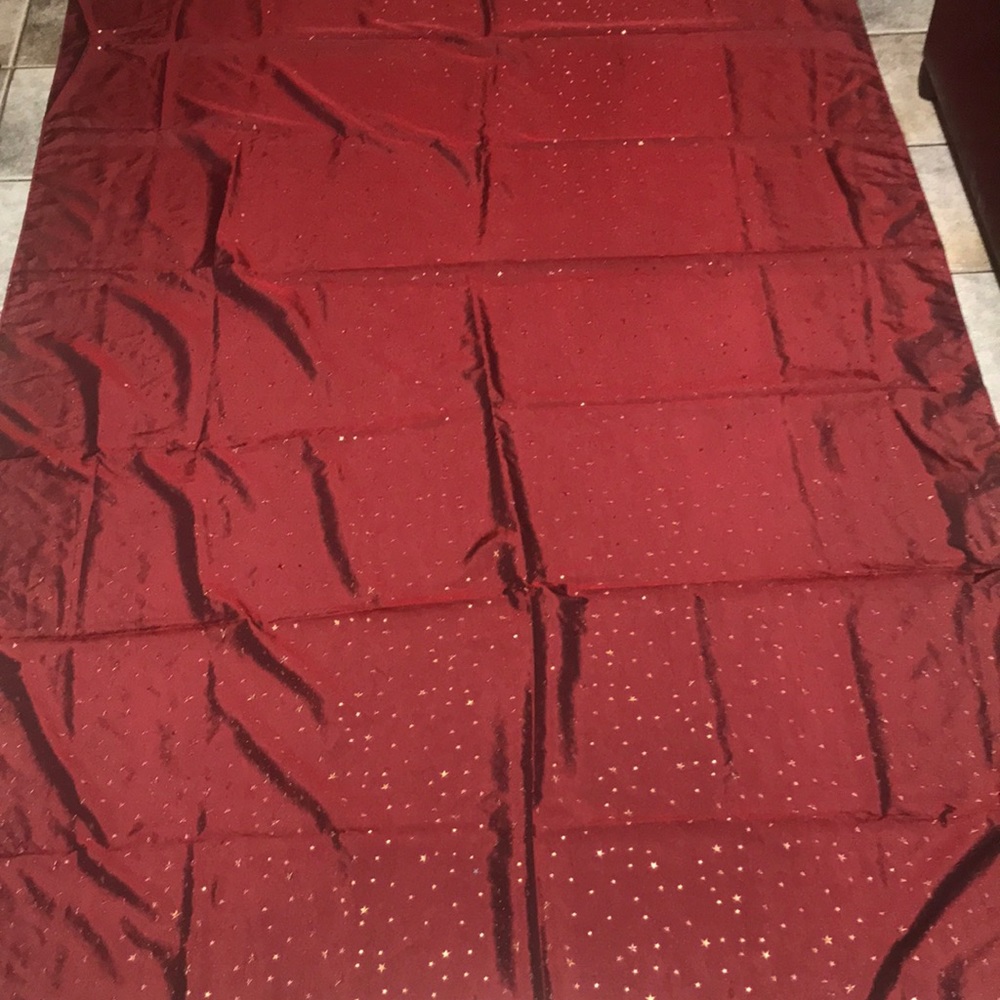 5ft x 8 ft iridescent tablecloth
